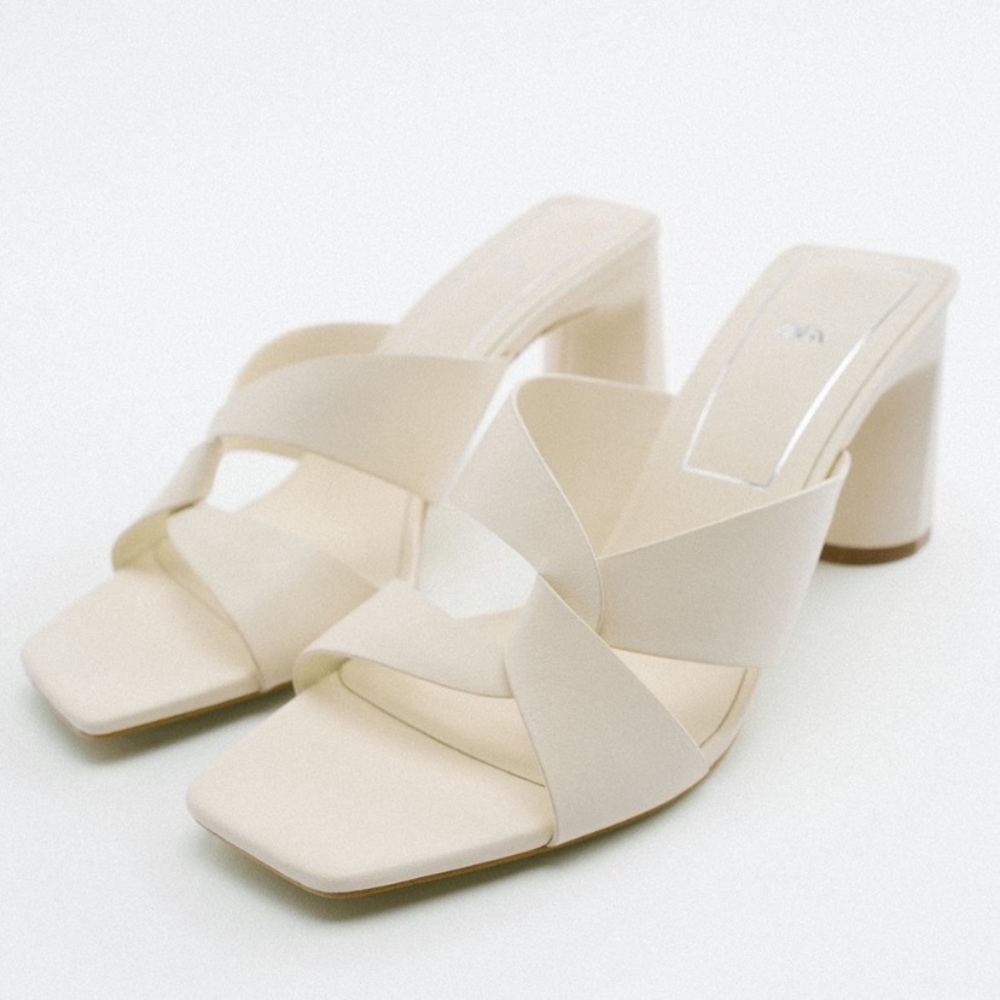 NWOT ZARA‎ Square Toe Twist Heels